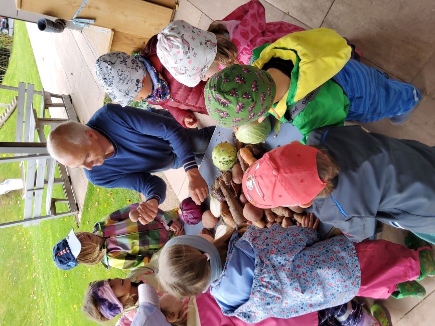 Kartoffelverteilung im RhönKinder-Haus